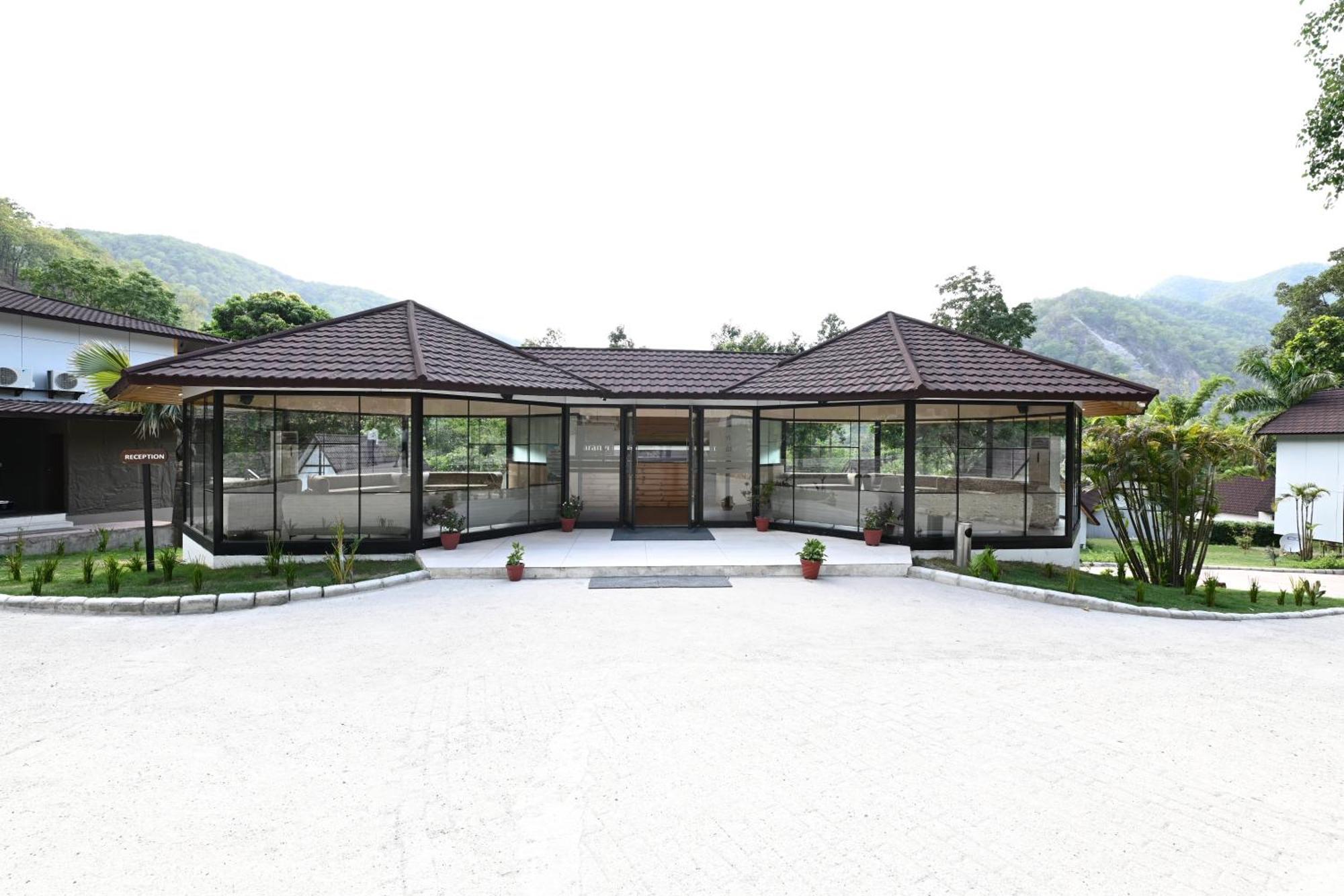 Welcomheritage Tarangi Ramganga Resort Marchula Bagian luar foto