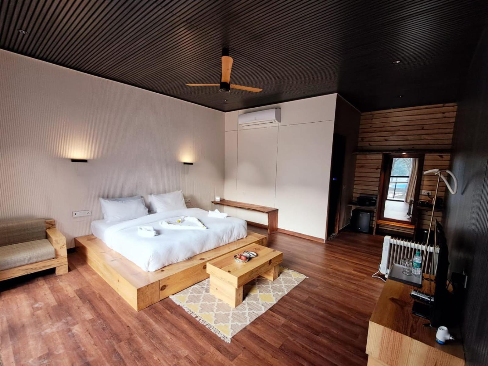Welcomheritage Tarangi Ramganga Resort Marchula Bagian luar foto