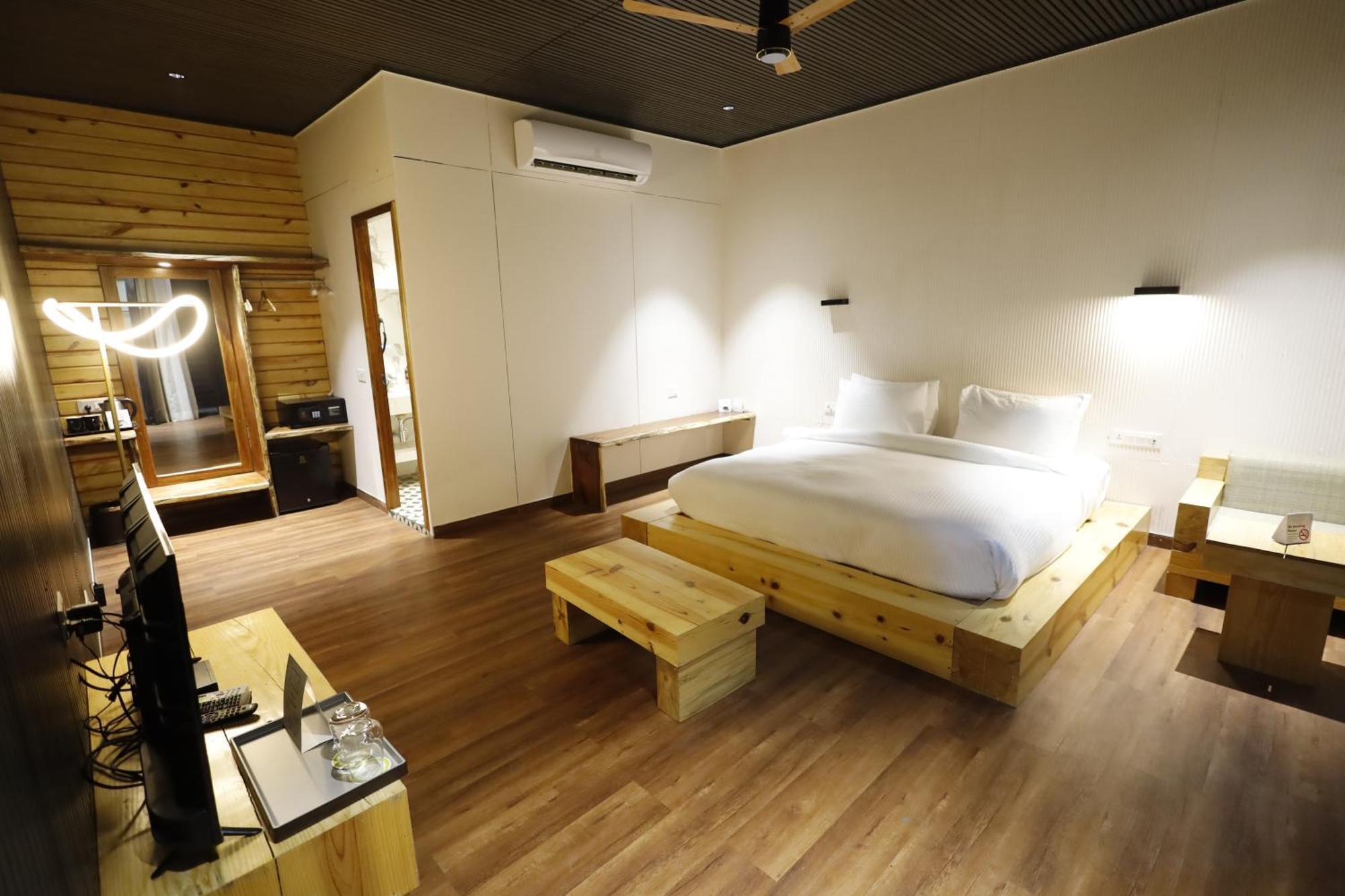 Welcomheritage Tarangi Ramganga Resort Marchula Bagian luar foto