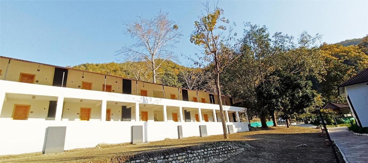 Welcomheritage Tarangi Ramganga Resort Marchula Bagian luar foto